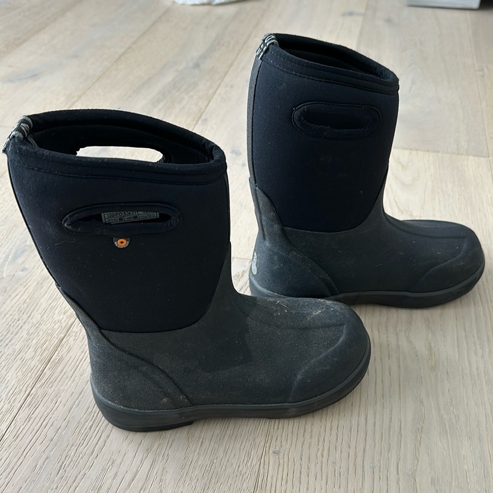 Waterproof BOGS, Black, Y4 in great condition